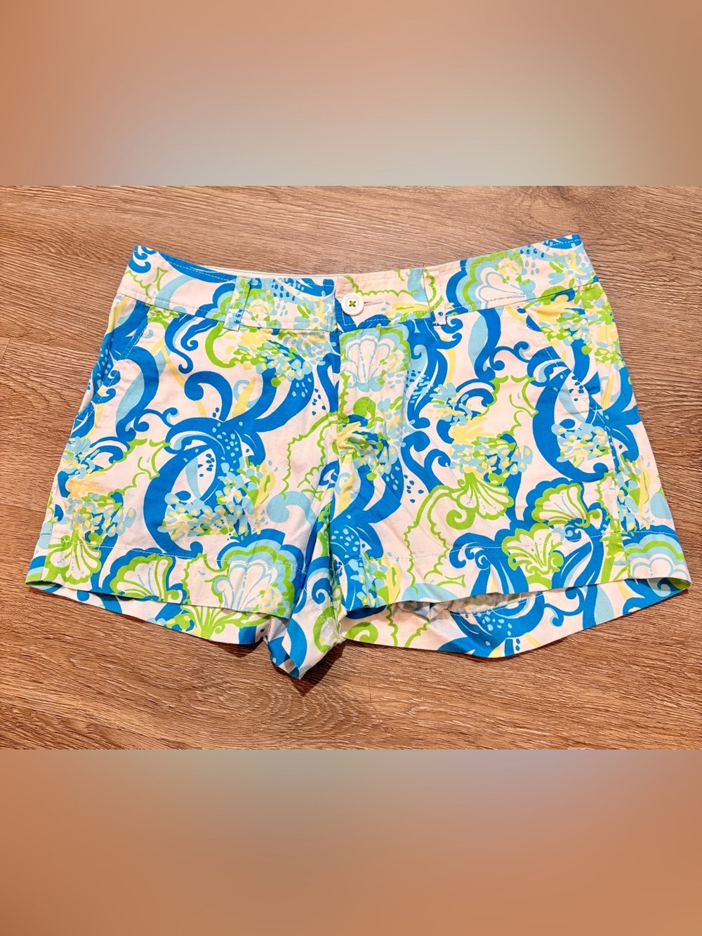 Lilly Pulitzer Blue, Lime & Cream Floral Print shorts